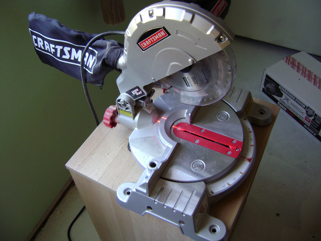What Is The Difference Between a Chop and Miter Saw?